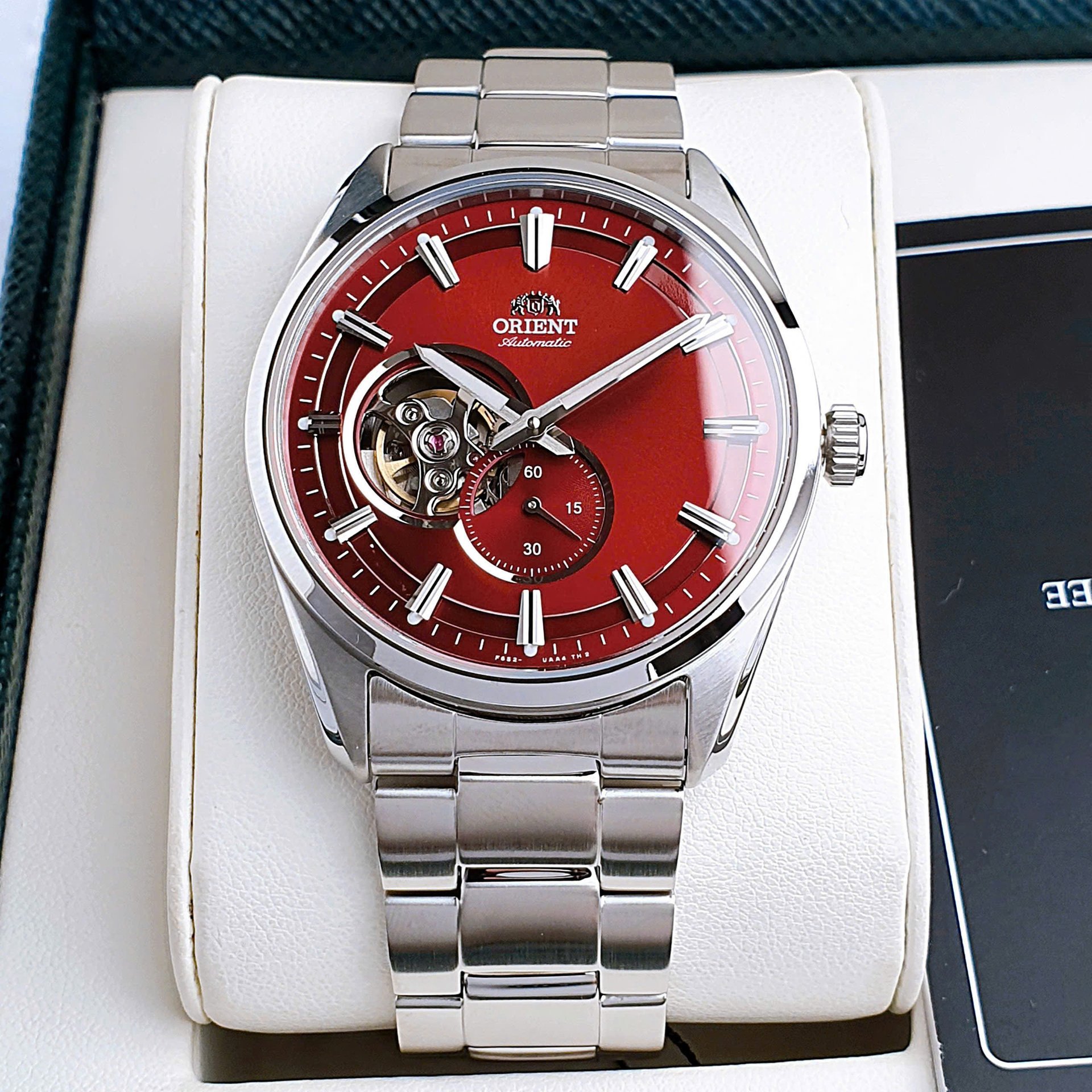 Orient Automatic Small Second RA-AR0010R10B - tông màu độc hiếm đầy ma mị !