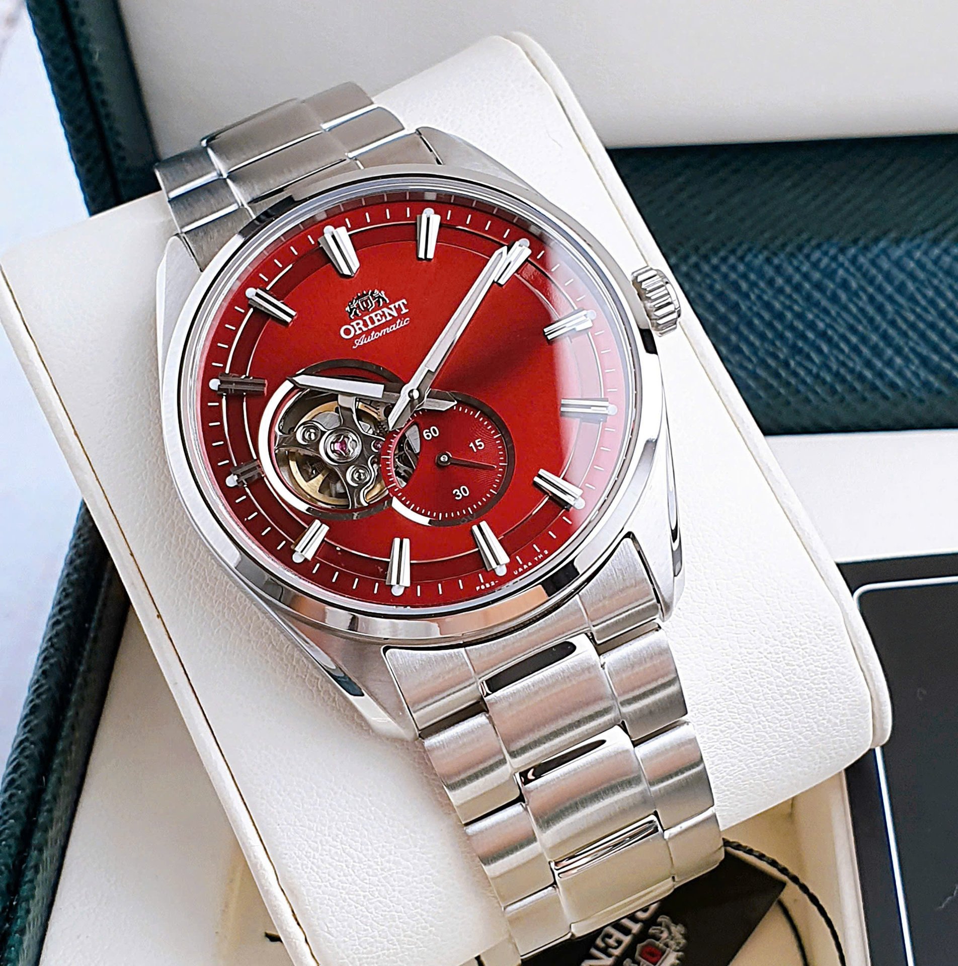 Orient Automatic Small Second RA-AR0010R10B - tông màu độc hiếm đầy ma mị !