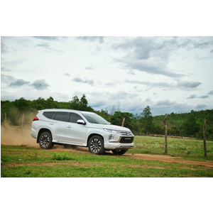 New Mitsubishi Pajero Sport Gasoline 4x4 AT - STD