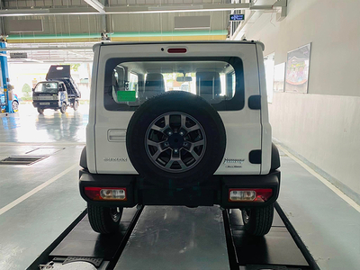 Suzuki Jimny (1 tông màu)