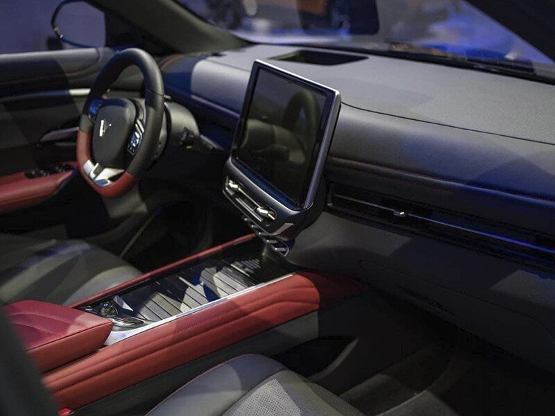 VinFast VF7 Eco