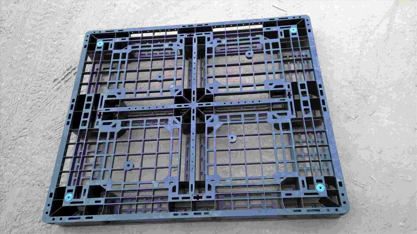 Pallet nhựa kích thước 1200x1000x120mm màu đen