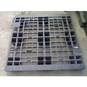 Pallet nhựa 1100x1100x145mm dạng chân cốc