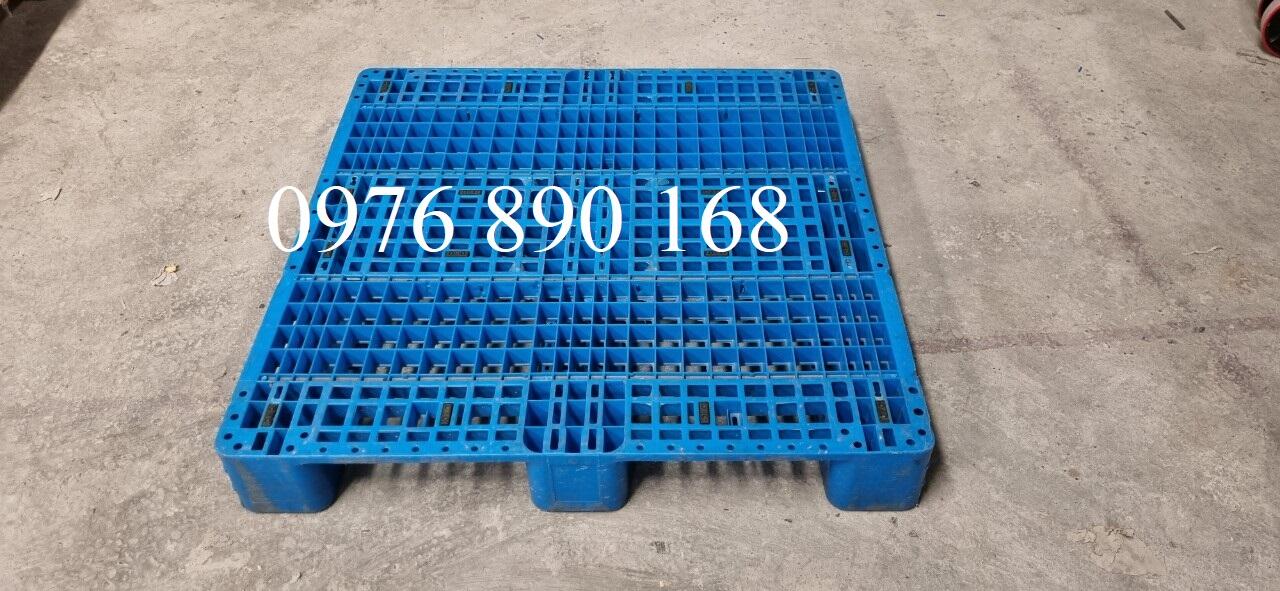 Pallet nhựa kích thước 1100x1100x150mm dạng 3 chân