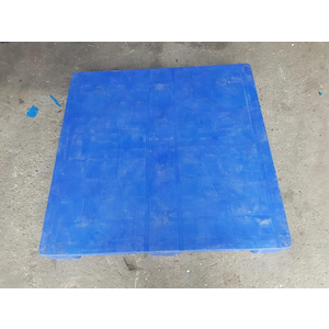 Pallet nhựa kích thước 1100x1100x150mm dạng mặt liền 3 chân