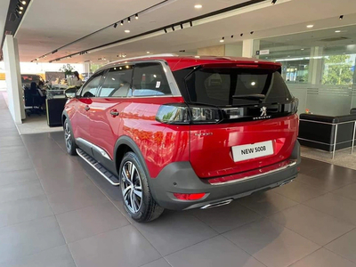 Peugeot 5008 GT (Logo sư tử bạc)