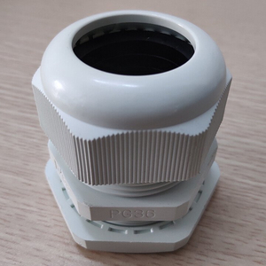 Ốc xiết cáp bằng nhựa PG