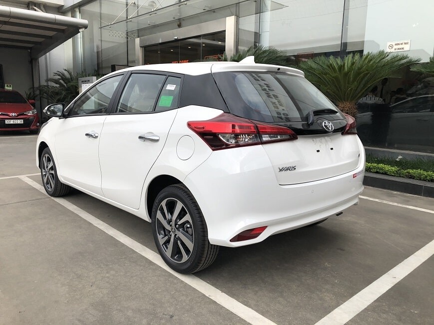 Phần đuôi xe Toyota Yaris 1.5 G CVT