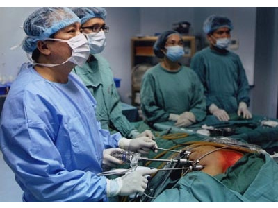 Phẫu thuật nội soi tuyến giáp “kiểu” Việt Nam!