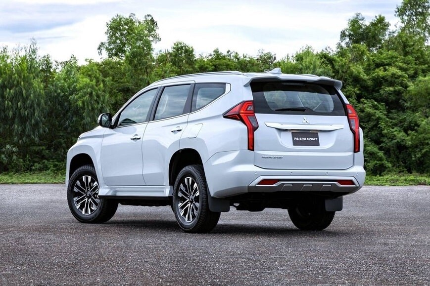 Phía sau xe Mitsubishi Pajero 2020 tại Thái Lan