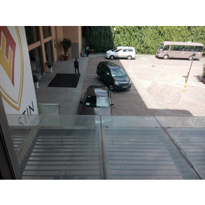 Phục hối đánh bóng kính Canobi bị ố mốc vôi hóa lâu ngày Khách Sạn Movempic Quận 3 HCM