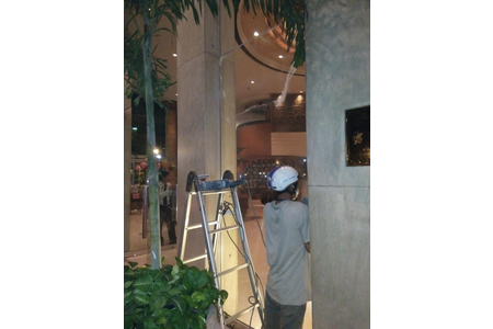 Phục hồi kính trầy xước khách sạn New World SaiGon