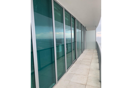 Phục hồi kính trầy xước – tẩy ố và làm mới kính kiến trúc