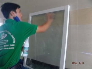 Phục hồi tẩy ố kính Khu tái Đinh Cư Bình Khánh 1080 căn hôi