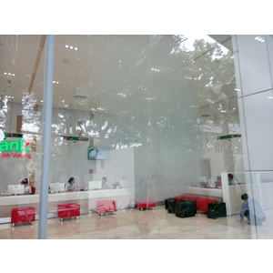 Phục hồi xử lý vách kính bị trầy xước và xỉ hàn tại tòa nhà văn phòng Viettinbank Q1