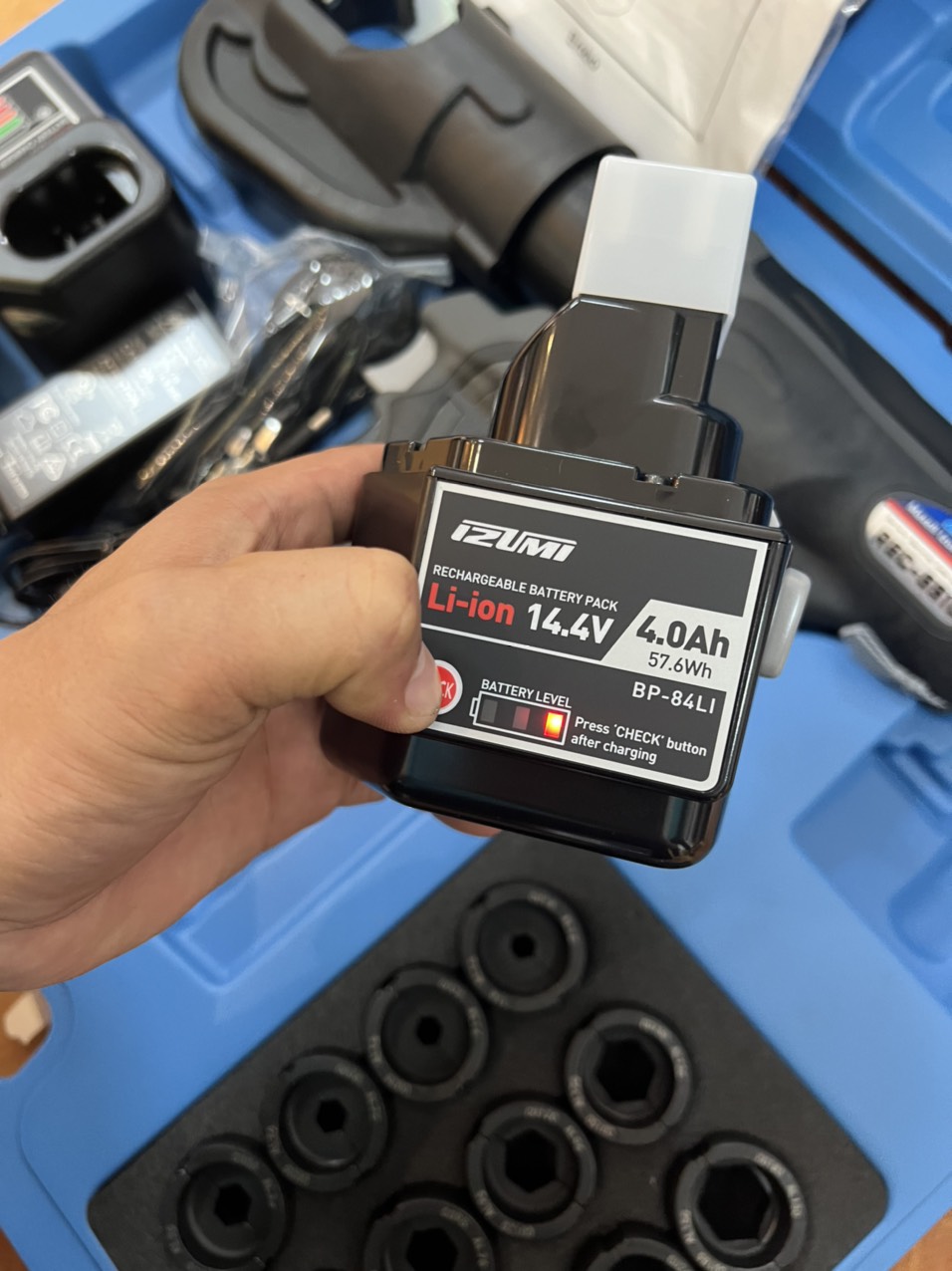 Pin IZUMI BP-84LI 14.4v- 4.0Ah