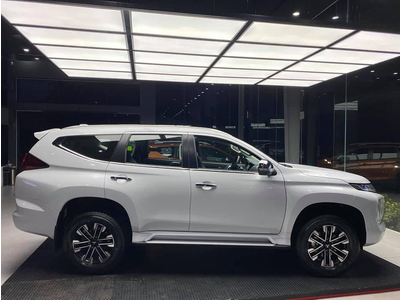 New Mitsubishi Pajero Sport Dầu 4x2 AT