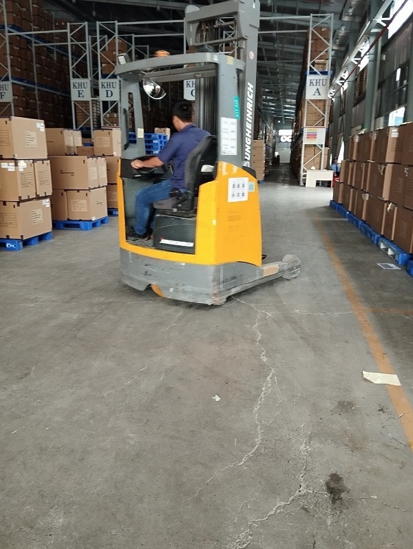 bánh lái xe nâng điện Jungheinrich 343x114-90 7 lỗ ốc giá rẻ