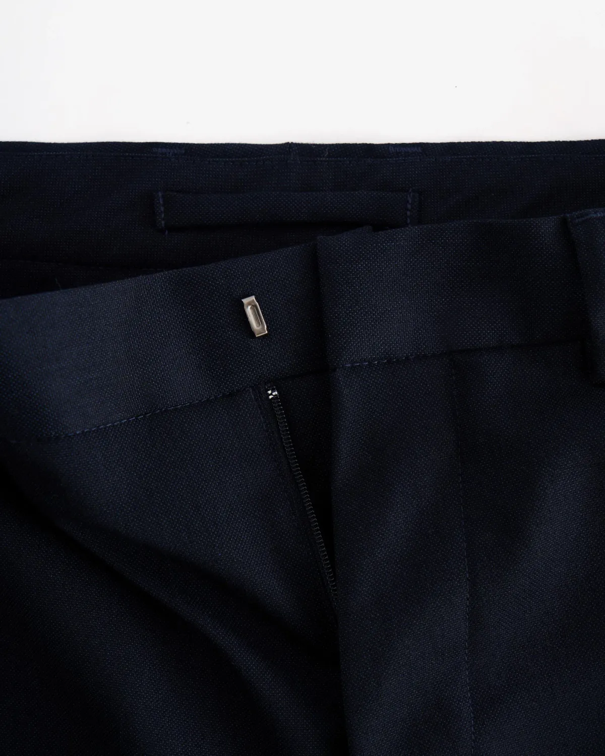 Quần dài vải phối chỉ