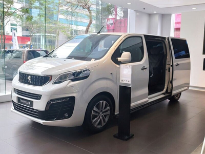 Peugeot Traveller Premium 7S