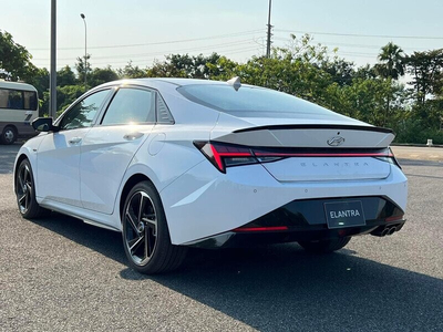 Hyundai Elantra 1.6 AT Đặc Biệt
