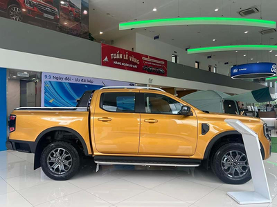 Ford Ranger Wildtrak 10AT 4X4 (Vàng Lux/ Đỏ Cam)