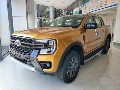 Ford Ranger Wildtrak 10AT 4X4 (Vàng Lux/ Đỏ Cam)