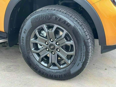 Ford Ranger Wildtrak 10AT 4X4 (Vàng Lux/ Đỏ Cam)