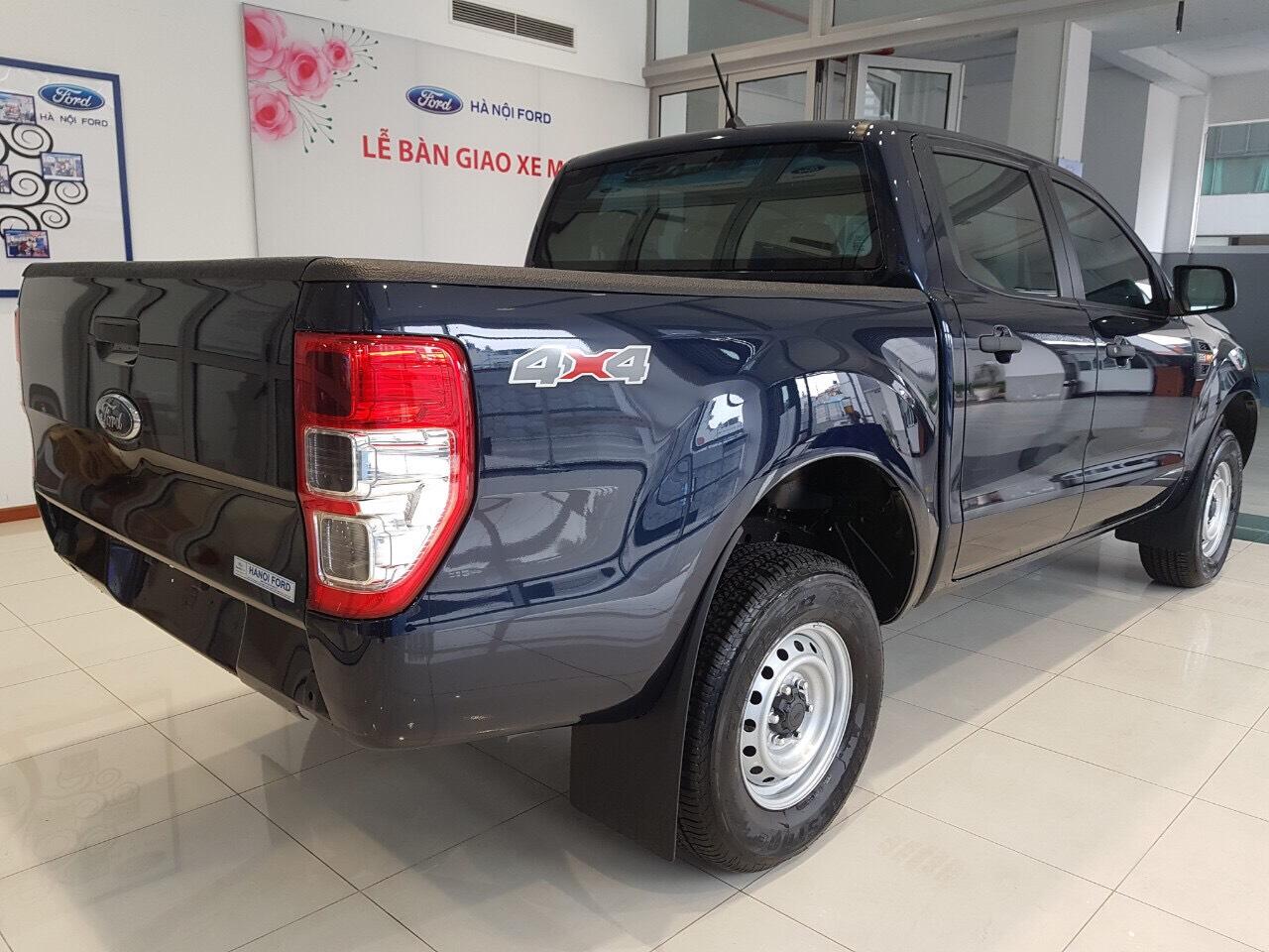 Ford Ranger mang lại cảm giác mạnh mẽ, hầm hố đầy tính thể thao nhưng không kém phần trẻ trung Ford Ranger mang lại cảm giác mạnh mẽ, hầm hố đầy tính thể thao nhưng không kém phần trẻ trung