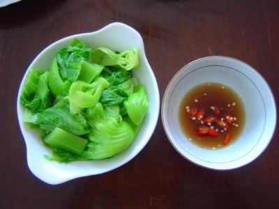 Nước mắm ngon, độ đạm cao - Nước mắm Hạnh Phúc.