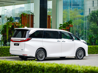 Lexus LM500H (6 Chỗ)