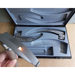 Bộ đặt nội khí quản trẻ em Ri-standard ánh sáng chân không Riester 7050