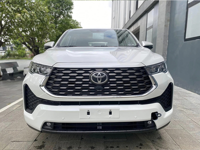 Toyota Innova Cross 2.0V 2025