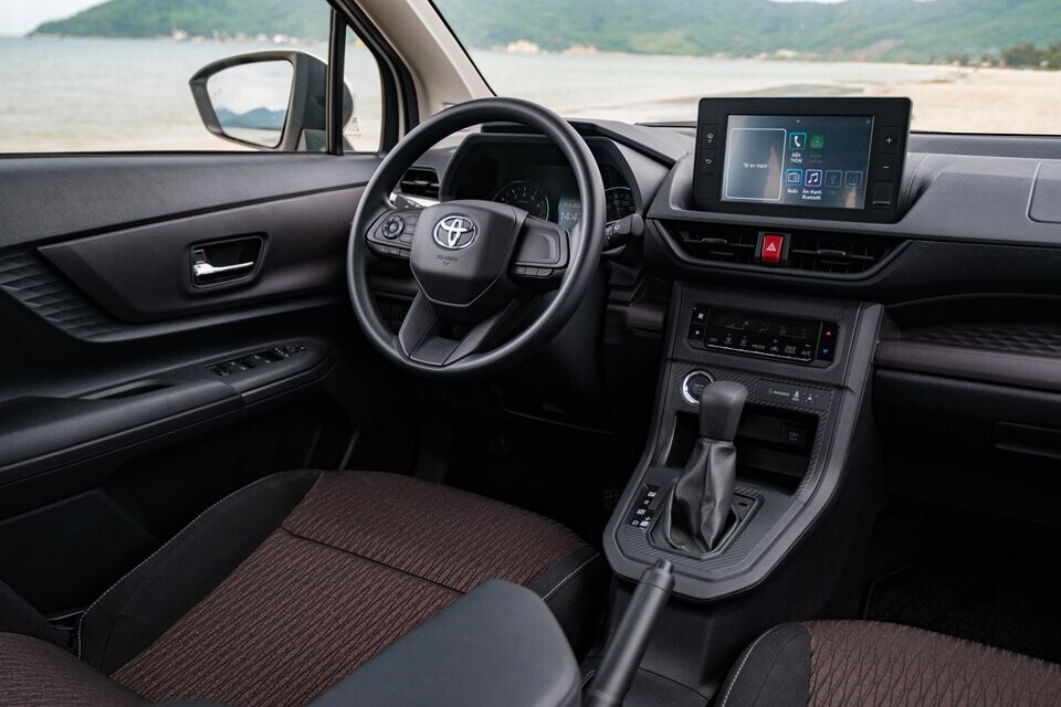 Toyota Avanza Premio MT