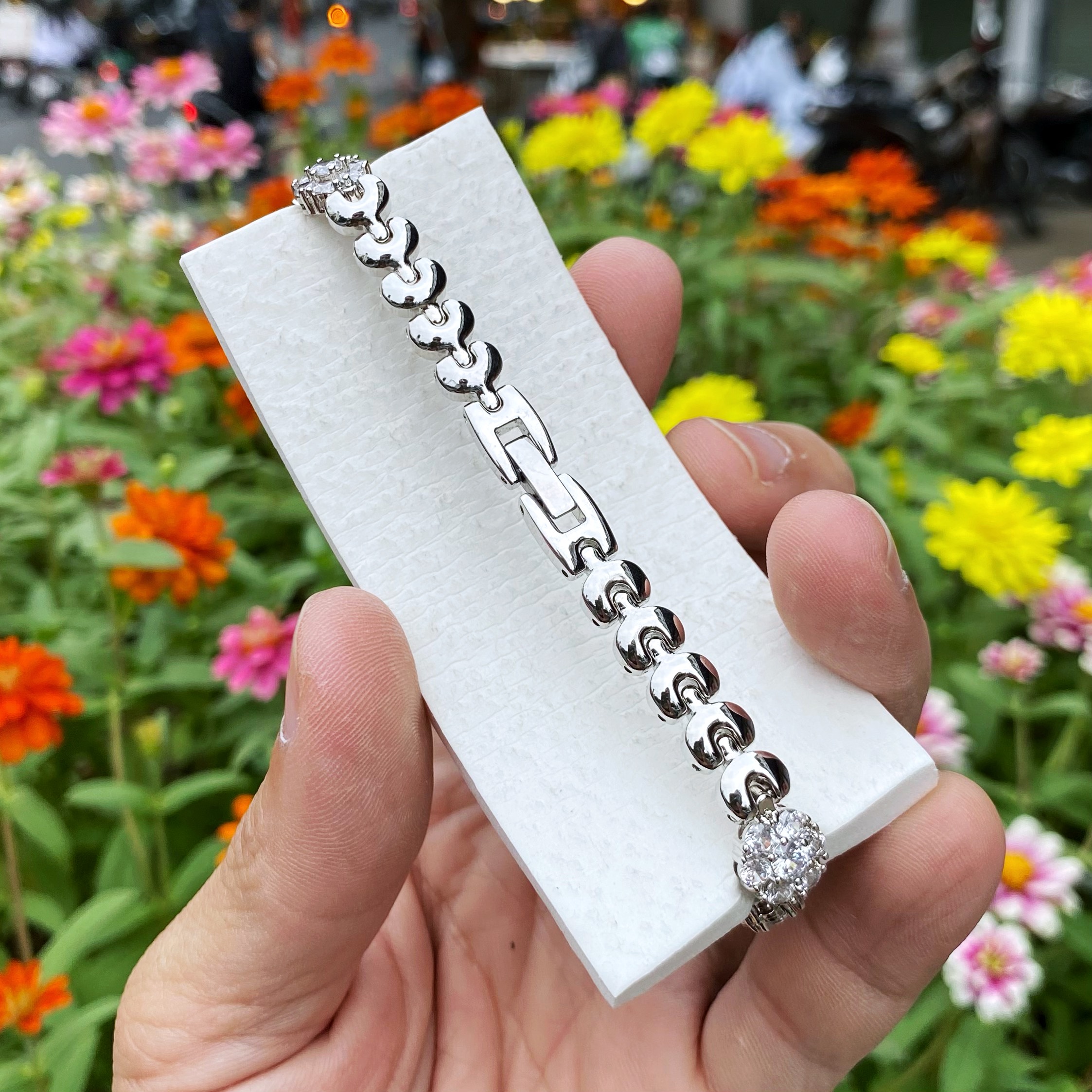 Đồng Hồ Nữ Đính Đá Royal Crown RC5308J