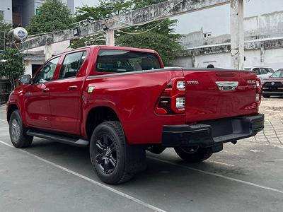 Toyota Hilux 2.4L 4x4 MT