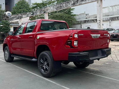 Toyota Hilux 2.4L 4x4 MT