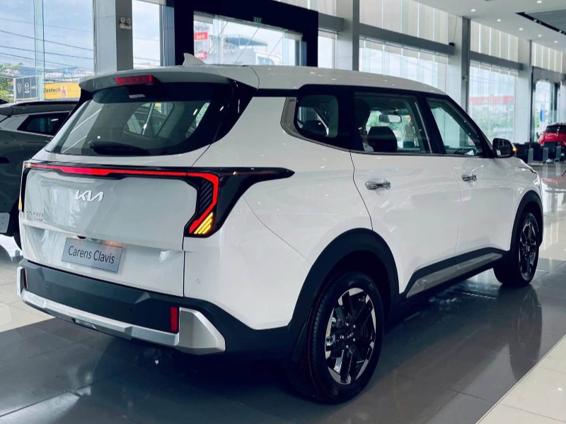 KIA Carens Clavis 1.5G Deluxe