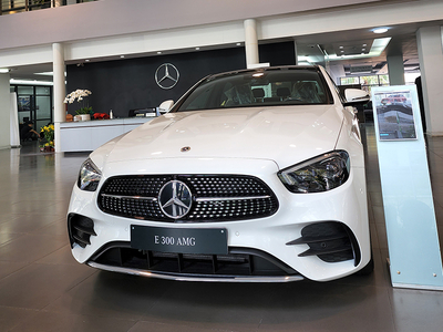 Mercedes Benz E 300 AMG 2025
