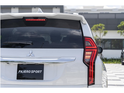 New Mitsubishi Pajero Sport Gasoline 4x4 AT - STD