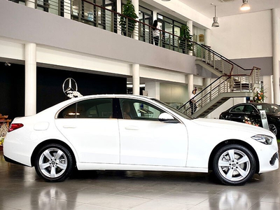 Mercedes-Benz C 200 Avantgarde 2025 (V2)