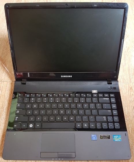 SAMSUNG NP300E4Z || i3-2350M~2.3GHz || Ram 2G/HDD 320G || 14
