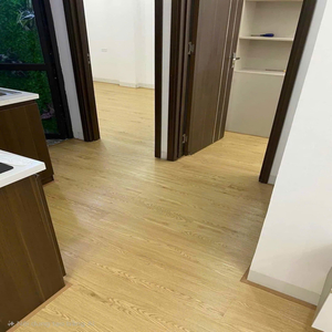 Sàn nhựa bóc dán Deluxe có keo dán sẳn