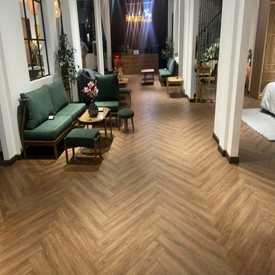 SÀN NHỰA LÓT HÈM KHÓA XƯƠNG CÁ MA-XC-P42