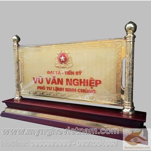 Sản xuất biển chức danh, biển tên để bàn, biển đồng mạ vàng, biển giám đốc, biển quân đội, biển công an