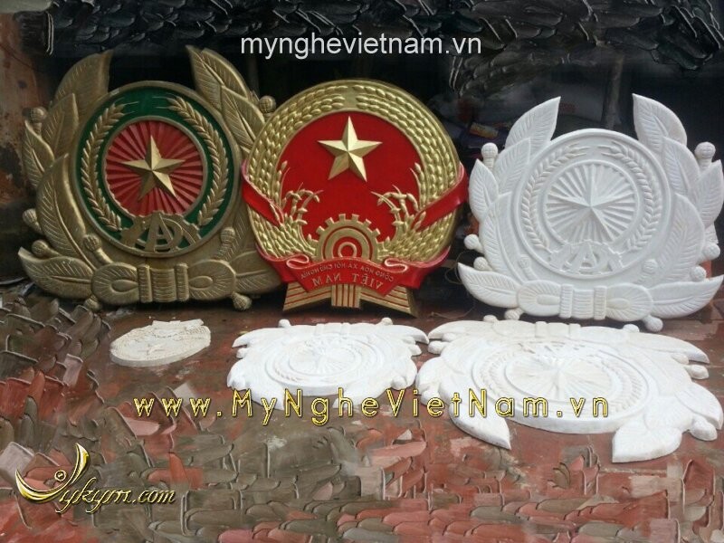 Sản xuất quốc huy huy hiệu công an quân đội bằng đồng và composite