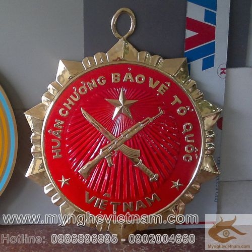 Sản xuất mặt huân chương bảo vệ tổ quốc mô hình treo tường đk 80cm
