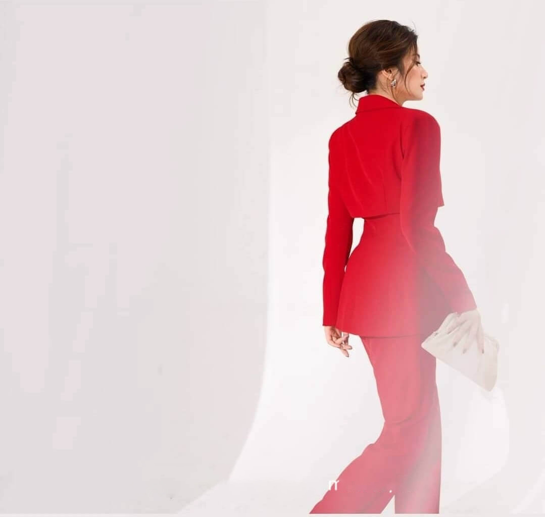 Set vest nữ màu đỏ cách điệu phối quần ống suông sang trọng TL001
