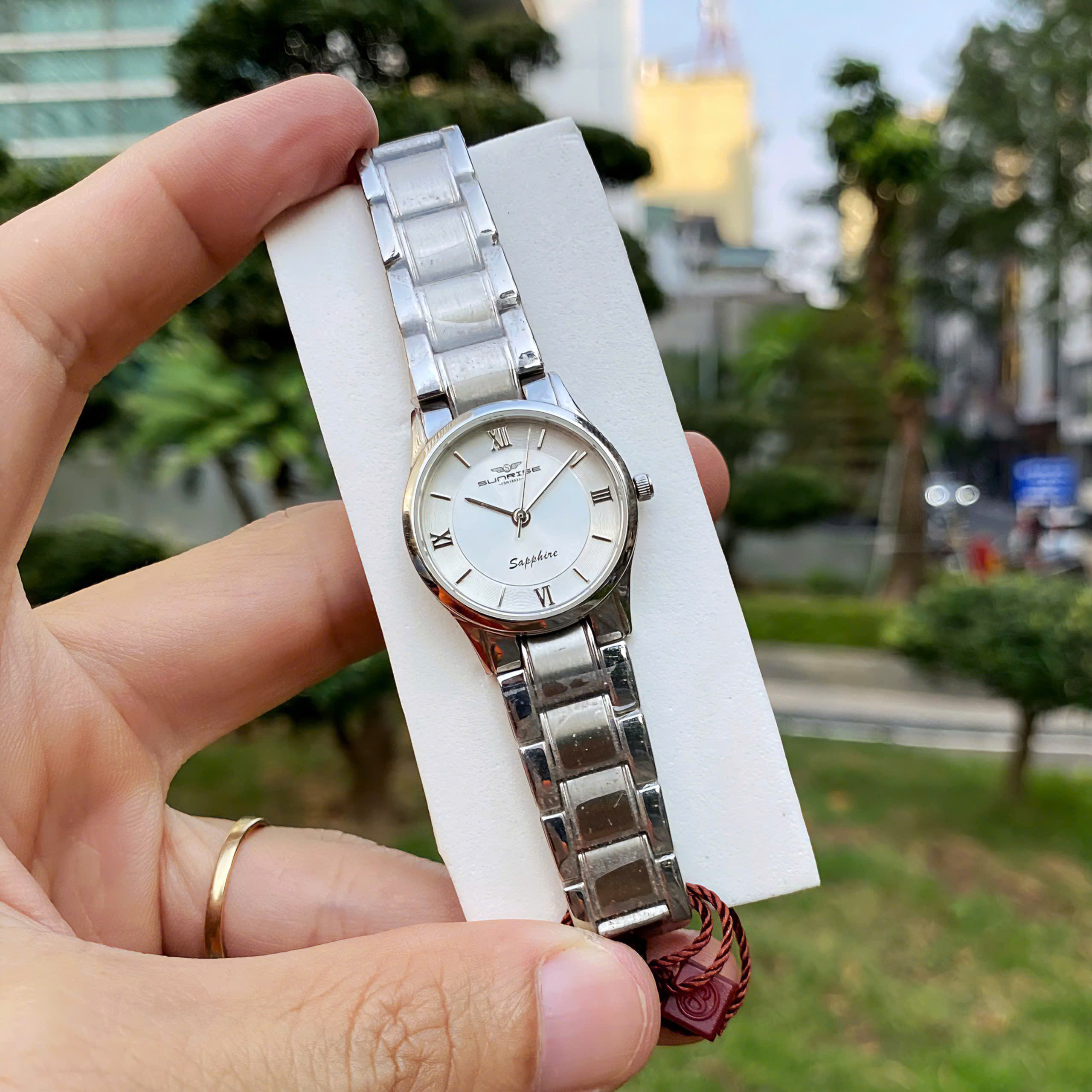 Đồng Hồ Nữ Sunrise SL8101.1102 – Duyên Dáng và Thanh Lịch