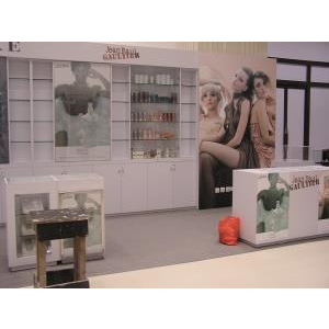 Shop Trưng Bày Mỹ Phẩm ở Paragon